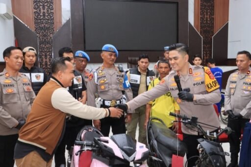 Terima Kasih Pak Kapolres, Warga Indramayu Lega Motor Yang Hilang Telah Kembali