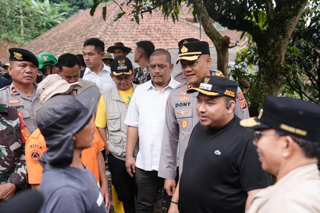 Bupati Subang Tinjau Langsung Korban Luapan Sungai Di kecamatan Cisalak