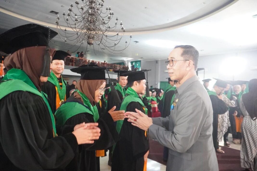 Sekda Subang Menghadiri Wisuda Universitas Mandiri Subang Tahun Akademik 2025/ 2026