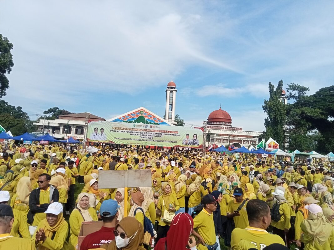Pengukuhan Bunda Guru Kabupaten Subang Dalam Puncak HUT PGRI ke-80Dan HGN Tahun 2025 Sukses digelar