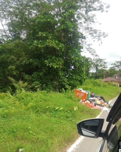 Sampah Di Jalan Raya lintas Negara