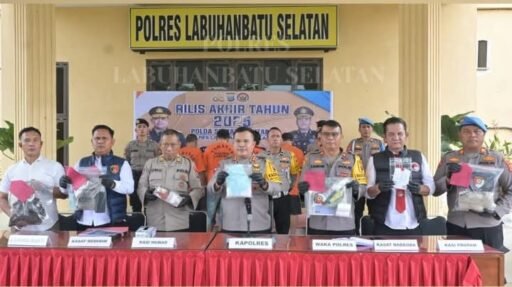 “Polres Labusel Gelar Konferensi Pers Akhir Tahun 2025”