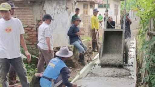 pengusaha muda sukses bangun jalan gang desa ratusan meter dengan dana pribadi patut diapresiasi,
