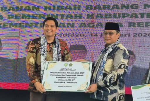 Wujudkan Generasi Unggul yang Religius, Bupati Lucky Hakim Hibahkan 1,2 Hektare Tanah untuk MAN 1 Indramayu