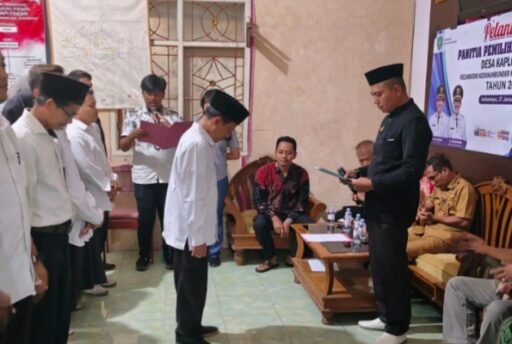 Ketua BPD Desa Kaplongan, secara resmi melantik 9 orang Panitia Pemilihan Kuwu Pengganti Antar Waktu (PAW)