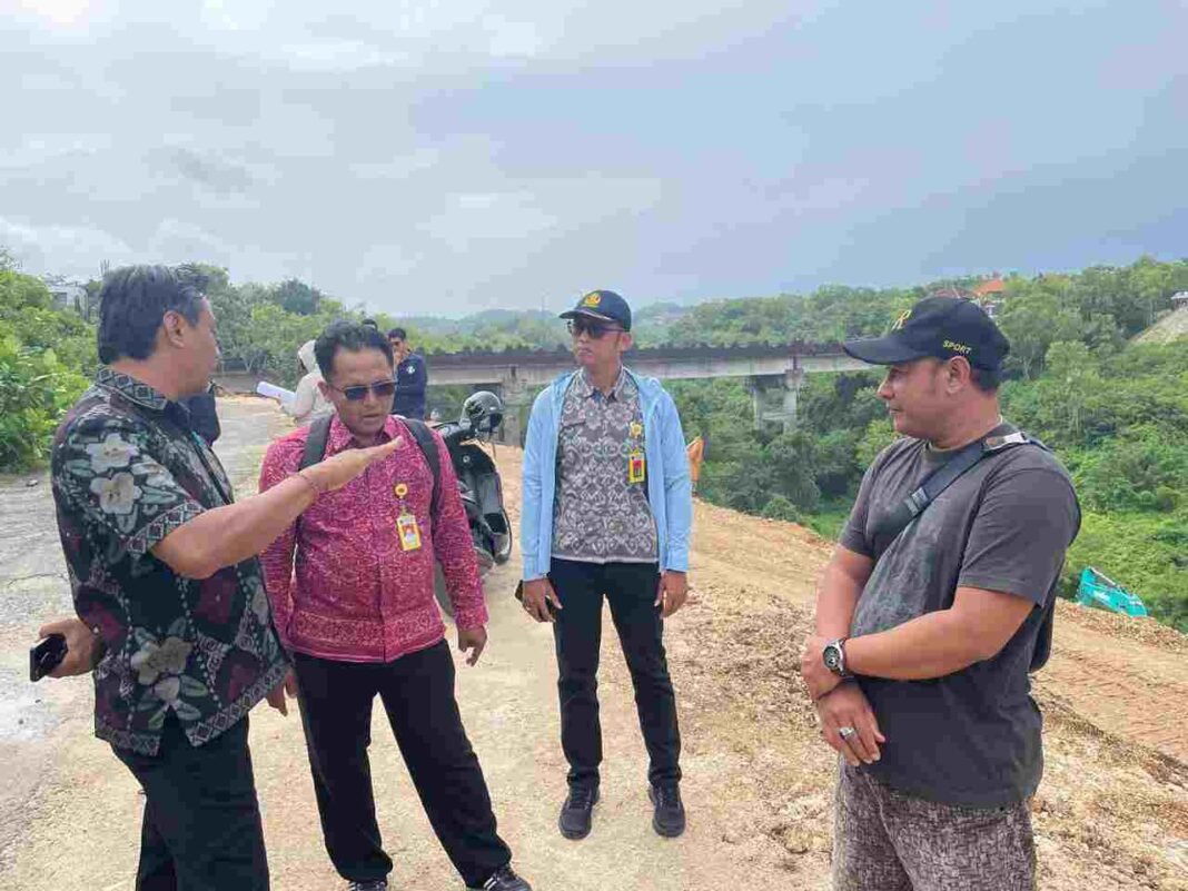 Melalui Peninjauan Lokasi Permohonan Pertimbangan Teknis Di Desa Pecatu, BPN Badung Tegaskan Komitmennya