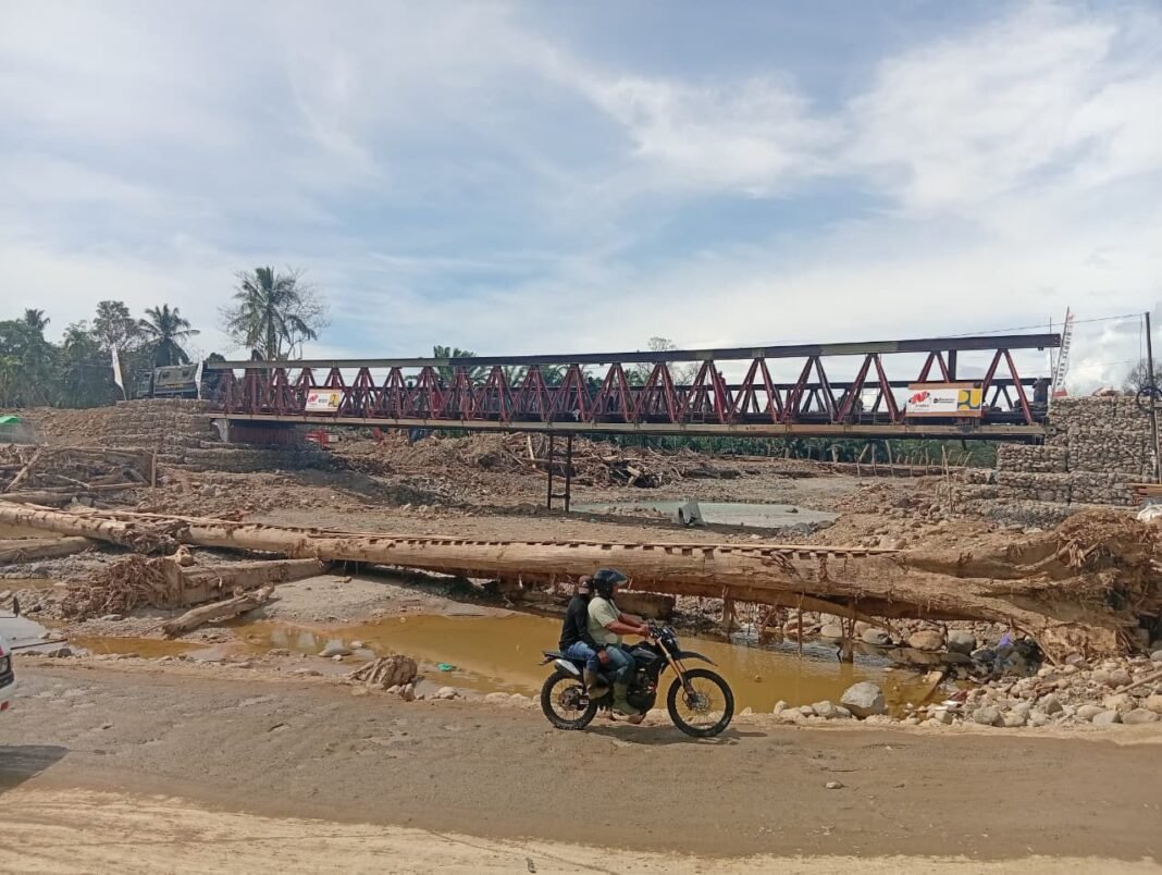 Satgas Yonzipur I/DD Bersama PT Nindya Karya Tuntaskan Pembangunan Jembatan Bailey di Desa Garoga