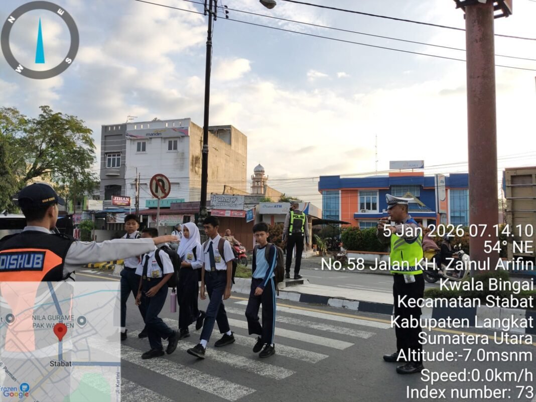 Sat Lantas Polres Langkat Hadir di Pagi Hari, Pastikan Arus Lalu Lintas Aman dan Lancar