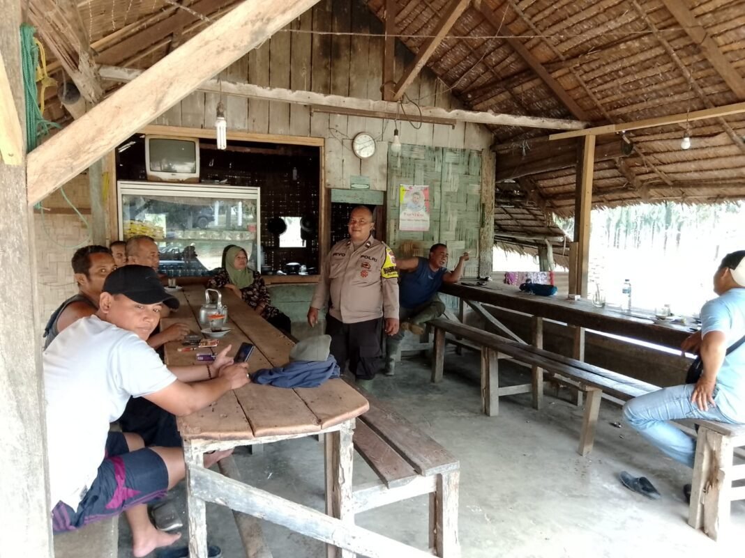 Bhabinkamtibmas Polsek Stabat Perkuat Kedekatan dengan Warga Desa Gergas