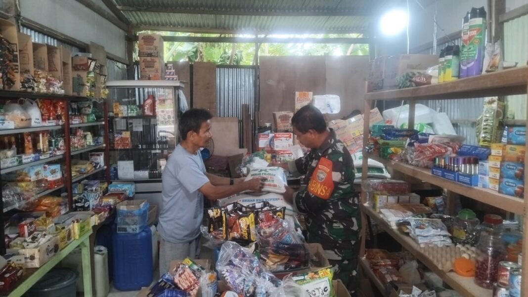 Monitoring Sembako : Babinsa Gampong Iboih Perkuat Pembinaan Wilayah Binaan | Kompas.SBS.-News