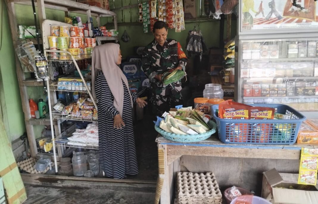 Babinsa Koramil 02/Sukakarya Pantau Harga Sembako Di Gampong Iboih | Kompas.SbS.-News