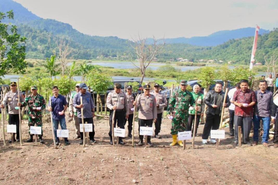 Walikota Sabang: Zulkifli H.Adam Pimpin Penanaman Perdana Berbasis Gampong Dan BUMDes