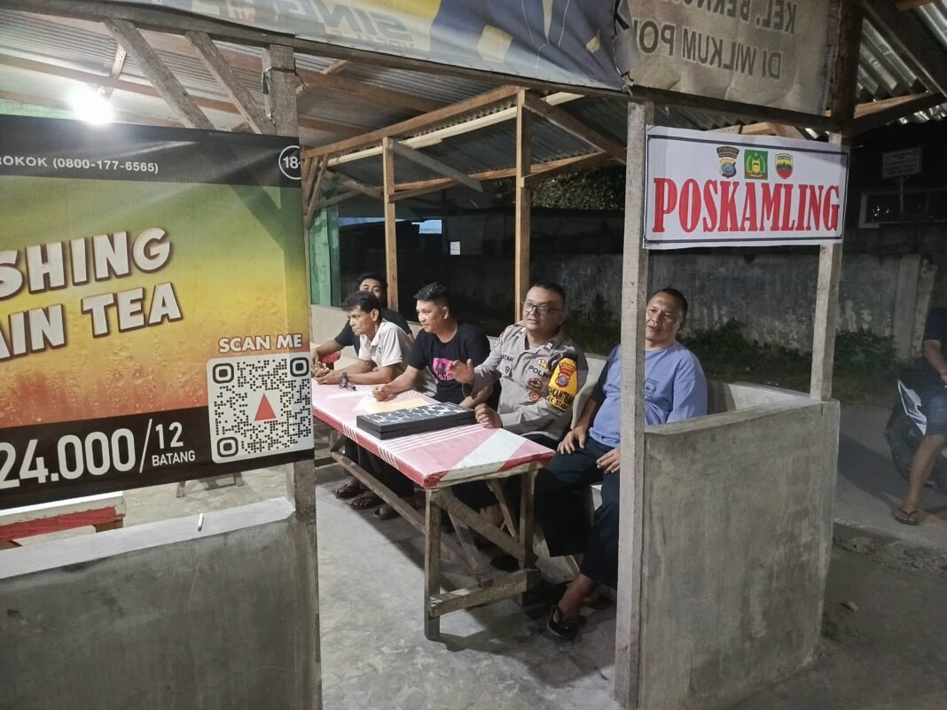 Bhabinkamtibmas Polsek Stabat Sambangi Pos Kamling