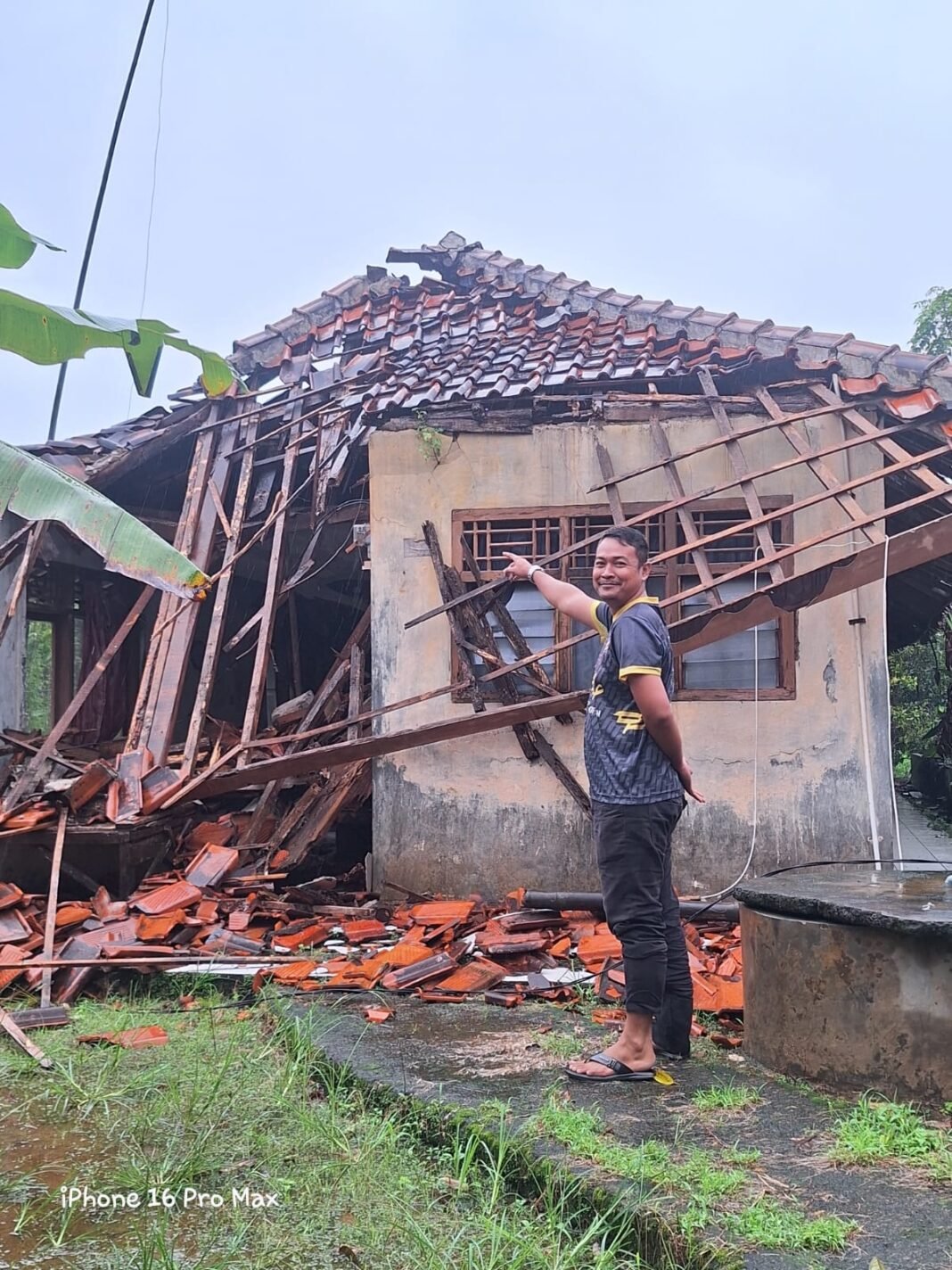 Hujan Disertai Angin Kencang Rumah Warga 3Ru Rusak Di Kampung Jambelaer Kecamatan Dawuan