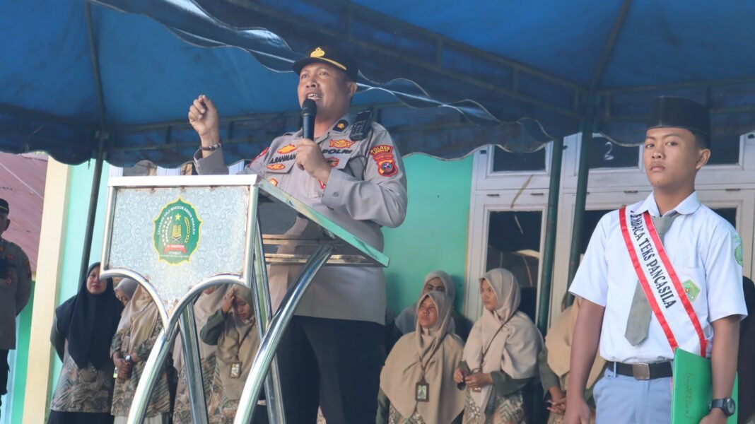 Kabag Ops Polres Langkat Jadi Pembina Upacara di Yaspen Al-Maksum Stabat