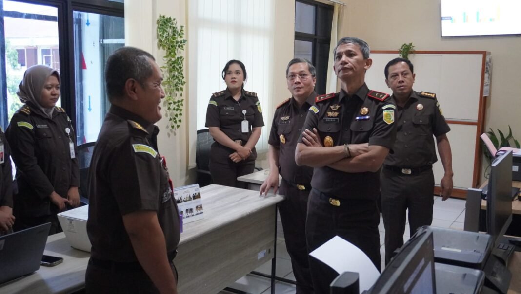 Kajati Kalbar lakukan Kunjungan Kerja pada Kejari Singkawang, Berikan Pengarahan kepada Jajaran