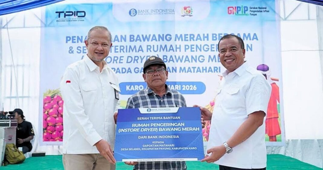 Bupati Karo Hadiri Gerakan Penanaman Bawang dan Serah Terima Bantuan di SelandiÂ