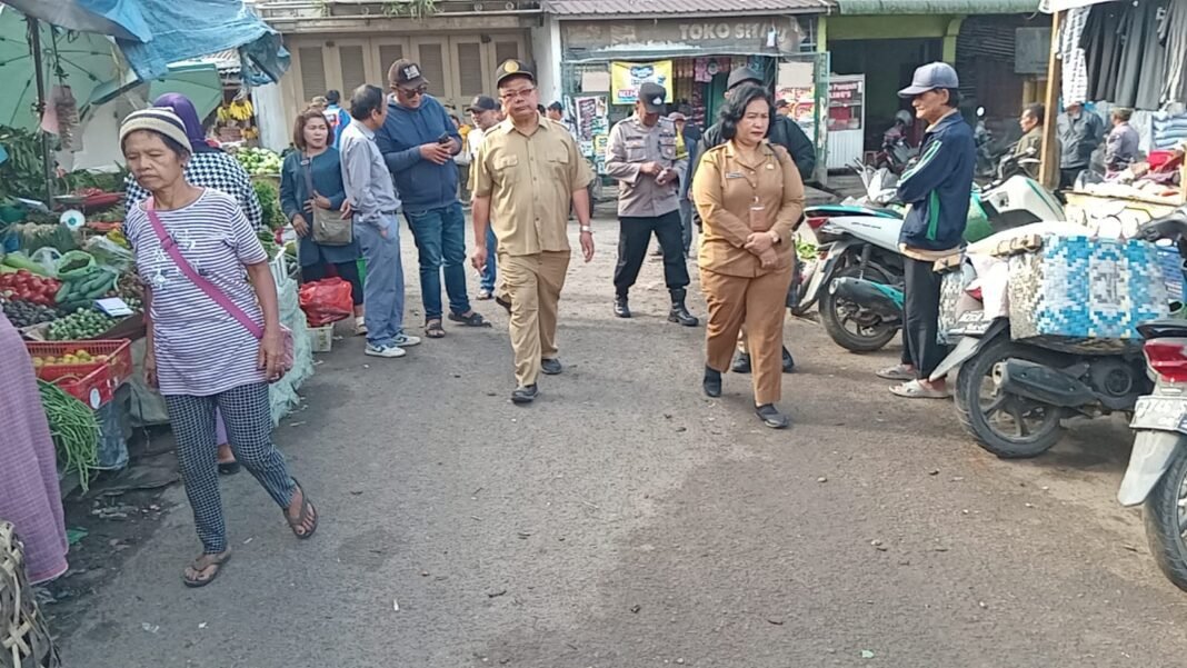 Bupati Karo Turunkan Tim Gabungan Melaksanakan Penertiban dan Penataan Pedagang Pusat Pasar Berastagi