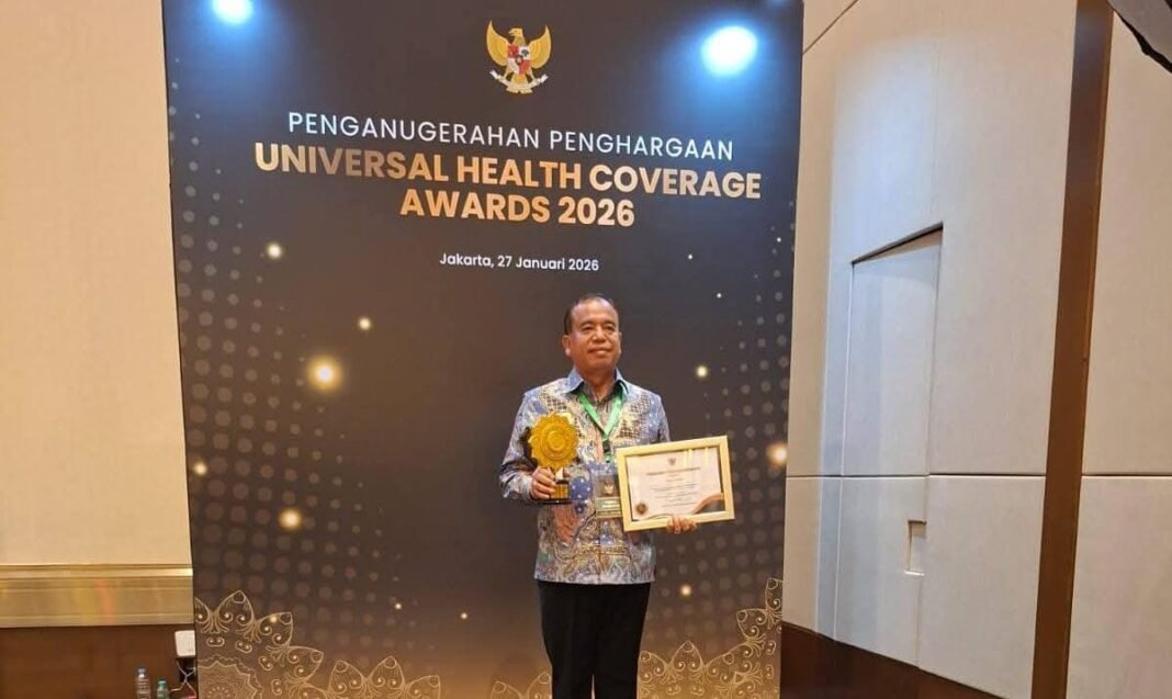 Wujudkan Jaminan Kesehatan, Bupati Karo Terima Penghargaan UHC Award 2026 di Jakarta