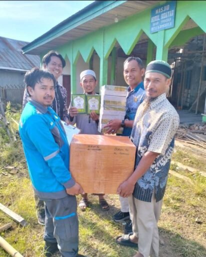 PLN ULP Bantaeng Salurkan 379 Alquran dan Iqra ke TPA, Perkuat Literasi Qurani Santri