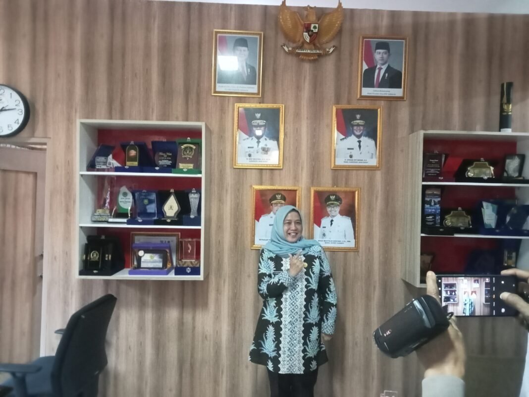 Diskes Subang Jalur Pendidikan Bidan Profesional Diwajibkan Harus S1.