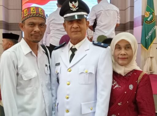 Abdullah Imum,S.Sos Resmi Dilantik Sebagai Keuchik Gampong Balohan Periode 2026-2032 | Kompas.SBS.- News