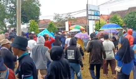 Warga desa Rancahan Desak Kuwu Mundur Terkait Dugaan Asusila Perangkat Desa