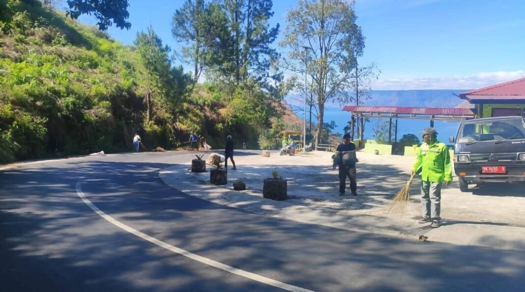 Bupati Karo Respons Cepat Instruksi Presiden dengan Penempatan Petugas Kebersihan di Objek Wisata