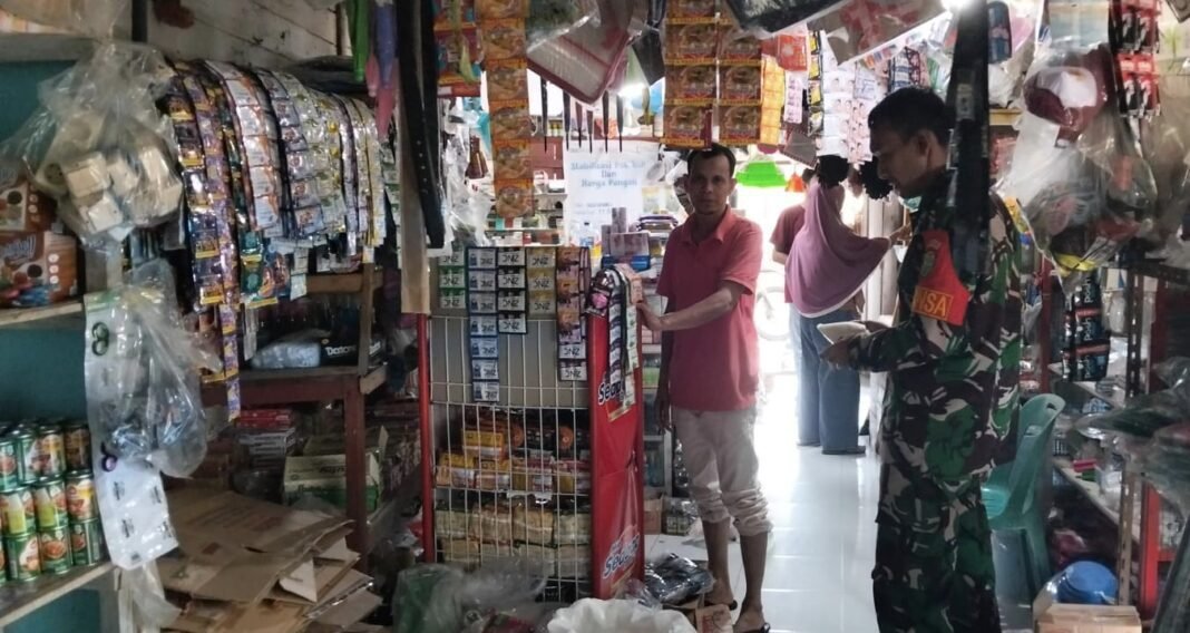 Babinsa Koramil 01/Sukajaya Pastikan Ketersediaan dan Stabilitas Sembako | Kompas.sbs.-News