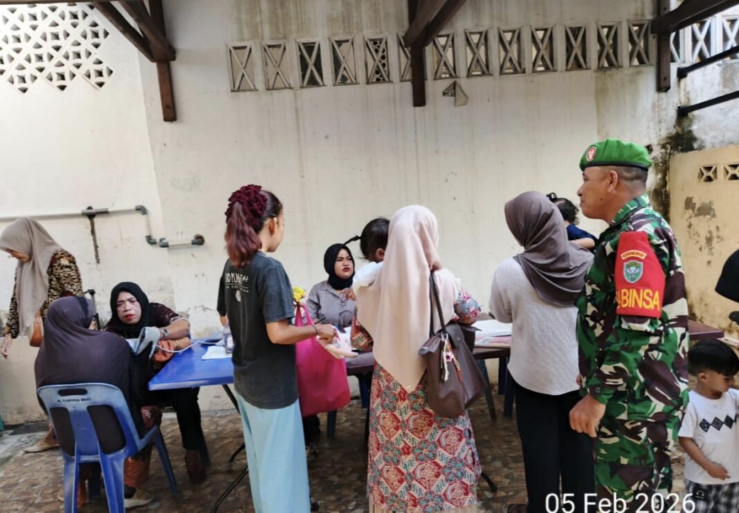 Babinsa Koramil 02/Sukakarya Dampingi Posyandu, Perkuat Upaya Pencegahan Stunting | Kompas.sbs.-News