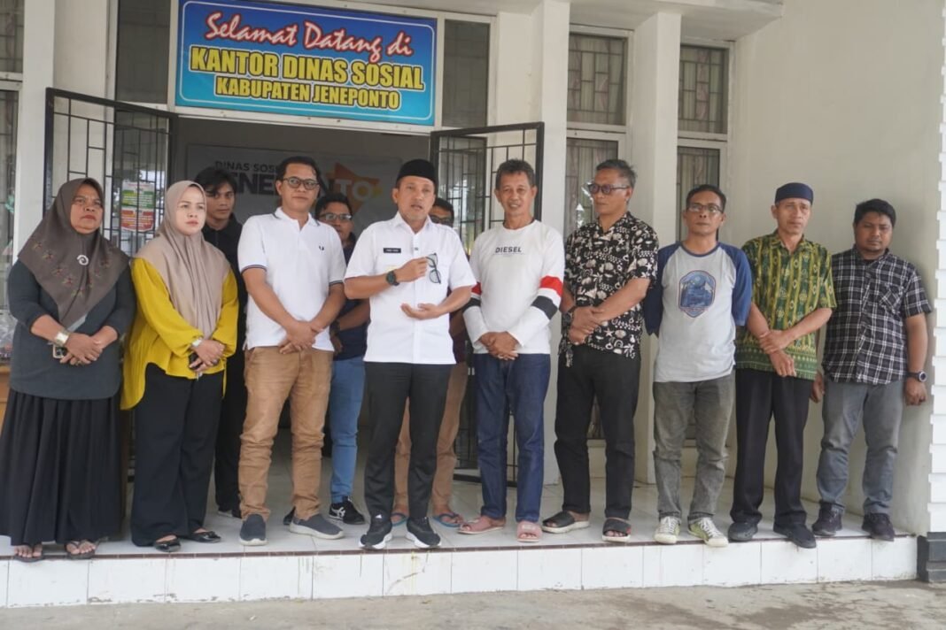 Pasca Aksi Damai, Bupati Jeneponto Kunjungi Dinas Sosial Tindak Lanjut Persoalan PBI JKN