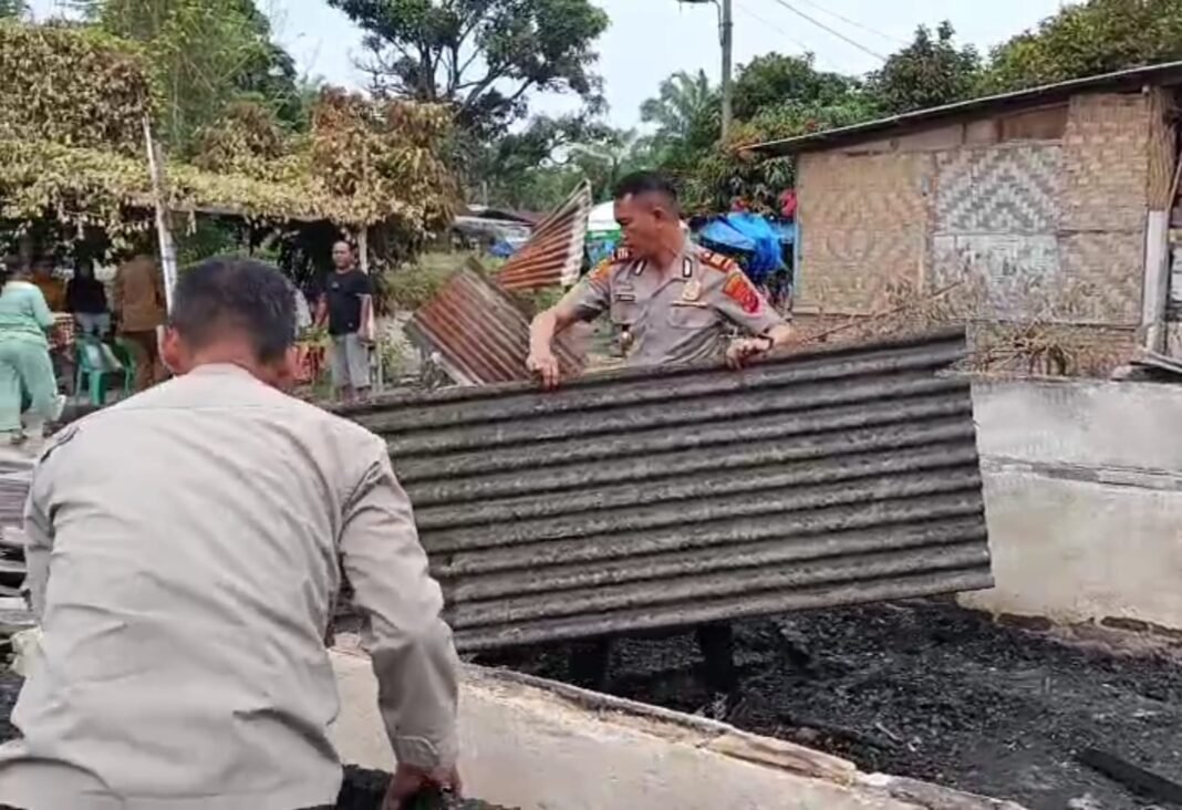 Polsek Tanjung Morawa Gelar Bakti Sosial Bantu Korban Kebakaran di Desa Penara Kebun
