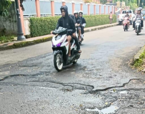 Proyek Pekerjaan Jalan Di Subang Kota Diduga Gagal Kontruksi Kinerja PPK di Pertayaan