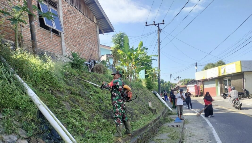 Semangat Gotong Royong Babinsa dan Warga Kuta Timu, Lingkungan Bersih Cerminan Kepedulian Bersama | News