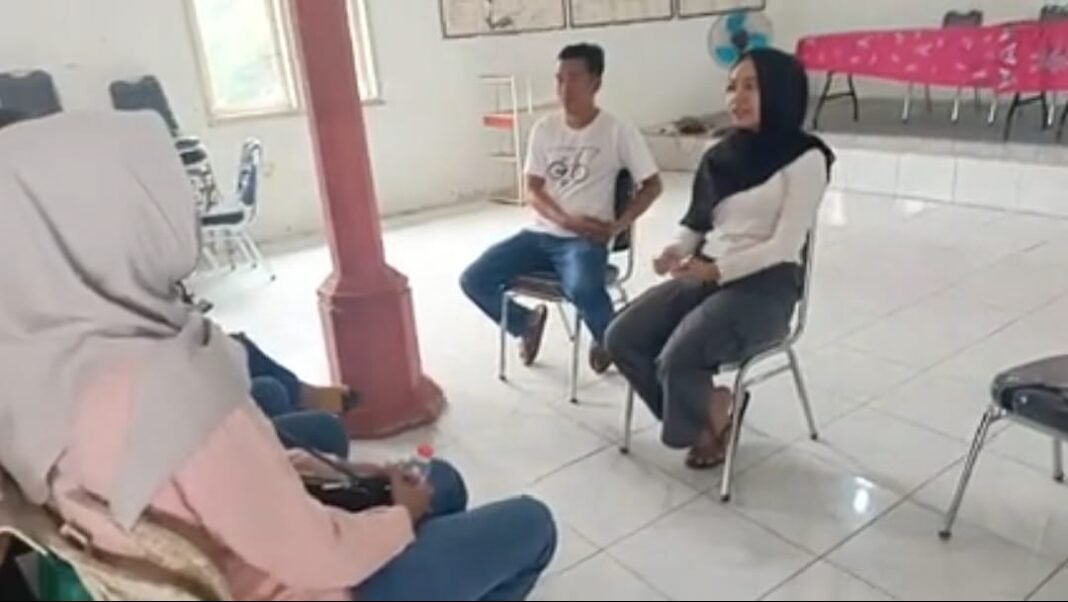 Kepala Desa Ciasam Baru Usir Wartawan Saat Audensi Limbah Kandang Ayam Yang menggangu Warga