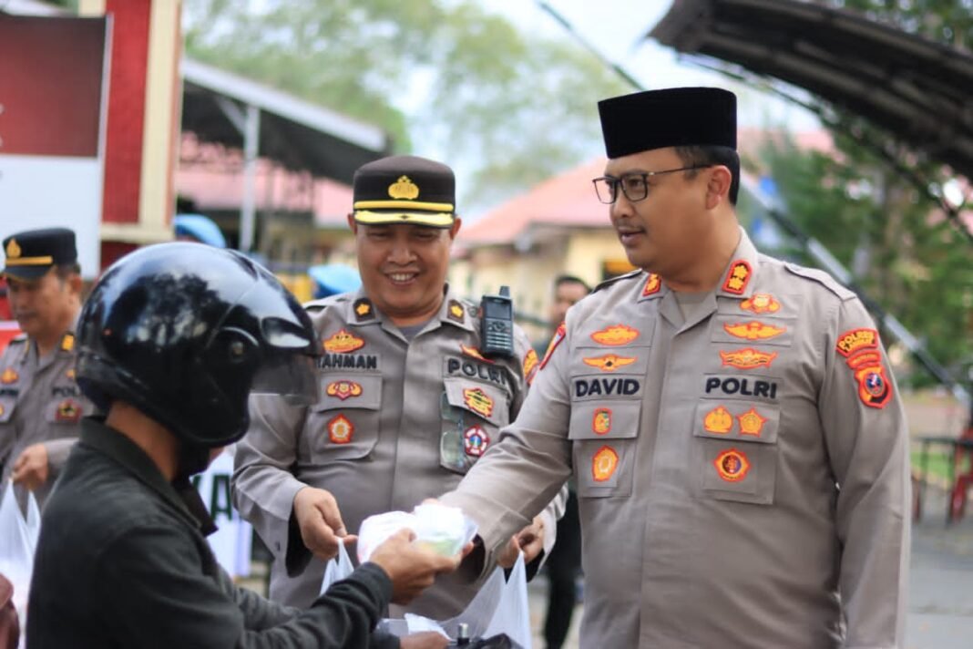 Polres Langkat Berbagi Takjil, Wujud Kepedulian di Bulan Suci Ramadhan