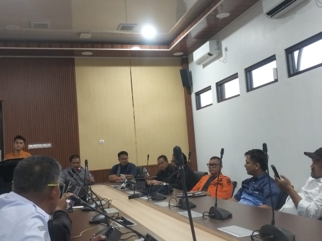 GAKAN, (Gerakan Akselerasi Antisipasi Banjir) Ontrog Kantor DPRD Kabupaten Subang