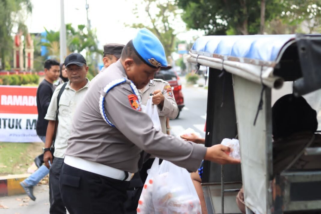 Hari Ke-6 Ramadhan 1447 H, Polres Langkat Berbagi Takjil untuk Masyarakat