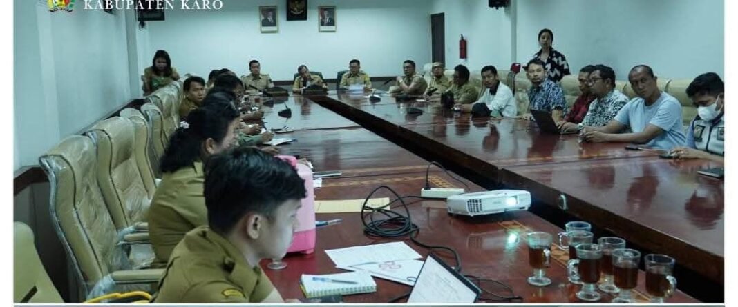 Pimpin Rapat Persiapan Hari Jadi ke-80, Bupati Karo Dorong Perayaan Berdampak Nyata bagi Masyarakat