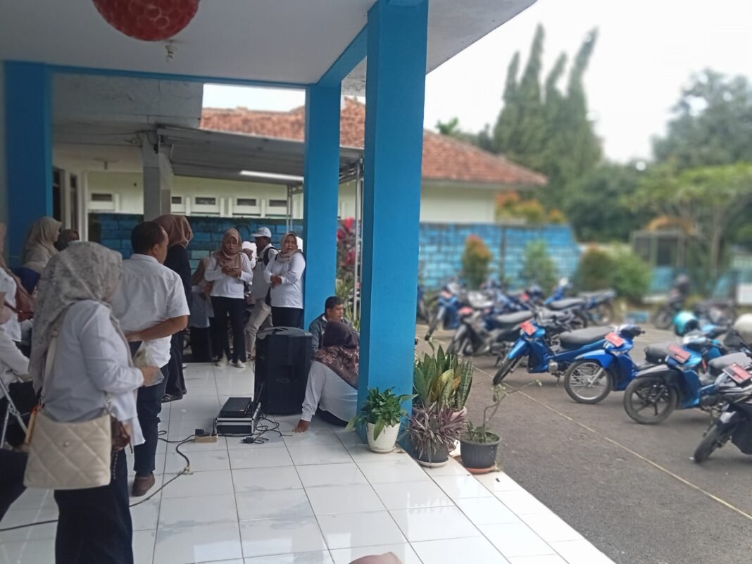Pemeriksaan Menyeluruh Kendaraan Dinas DPPKB Subang Berjalan Lancar