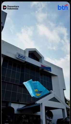 Stiker Berlogokan Jual/Sita atau dalam pengawasan Meresahkan Konsumen