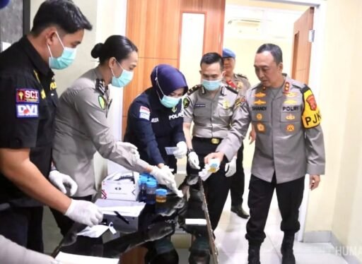 Kapolda Sumsel Pimpin Pelaksanaan Tes Urine Untuk Seluruh Anggota Di Mapolda Sumsel