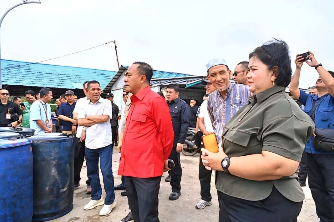 Wakil Gubernur Kalbar, meninjau pelabuhan perikanan di Desa Sukabangun Dalam, Kecamatan Delta Pawan.