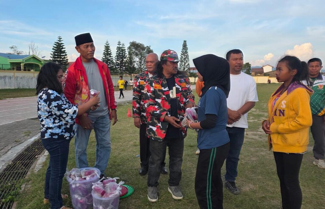 Dibulan Suci Puasa, LMP Karo Bagikan Takjil Gratis kepada Atlit PASI