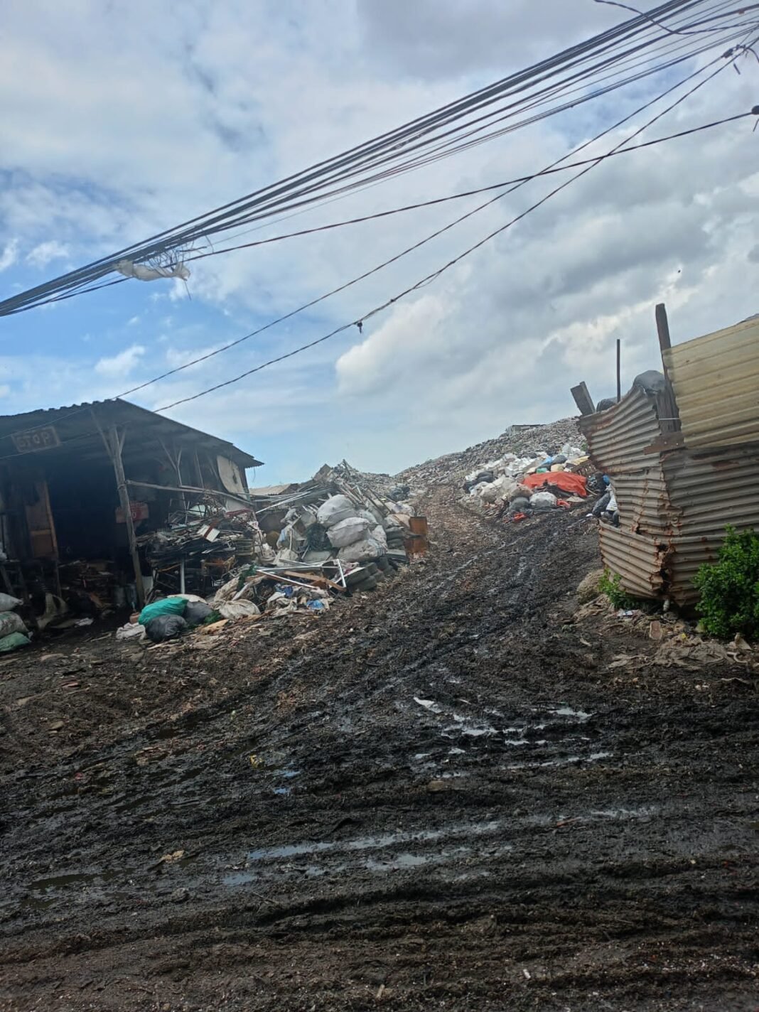 Kasus Sampah Cilincing: Intimidasi Wartawan dan Ancaman Lingkungan