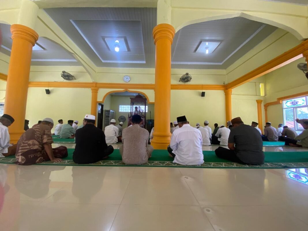 Khutbah Jum’at di Masjid Al-Ikhlas, Tgk. Muchtar Andhika Ingatkan Jamaah Jaga Spirit Ramadhan | News