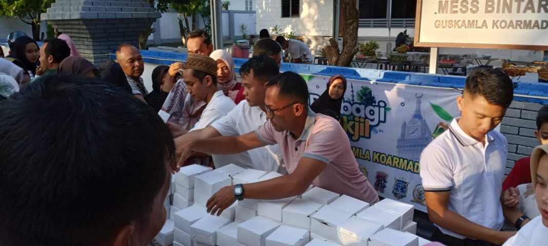 Spirit Ramadhan Menggema di Kota Sabang: Pemuda-Pemudi Berbagi 500 Paket Takjil, | Kompas.abs.-News