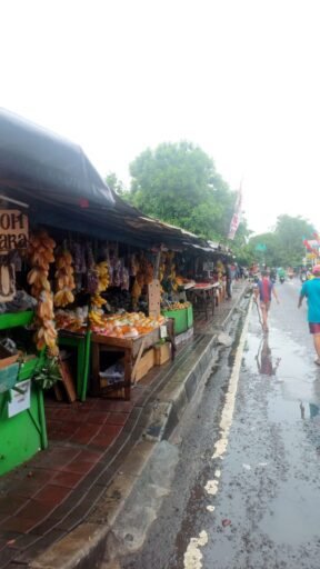 PKL dan Bangunan Liar di Tipar Cakung Terkesan Dibiarin, Warga Minta Satpol PP Tindak Tegas 😊 PKL dan Bangunan Liar di Tipar Cakung Terkesan Dibiarin, Warga Minta Satpol PP Tindak Tegas 😊