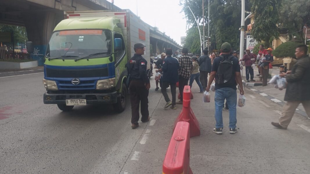 FWJYI DKI Jakarta Utara Gelar Aksi Sosisal, Bagikan Takjil Gratis untuk Pengendara