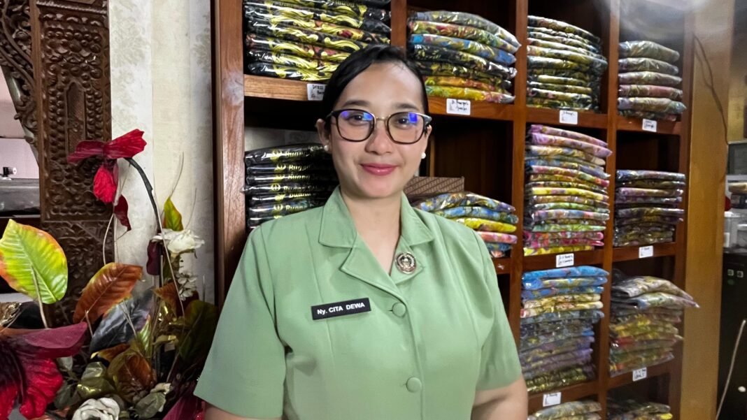 Cita Putri Karisma Sari: Mengabadikan Pesona Alam dalam Setiap Helai Batik Buana Sekar Kedaton